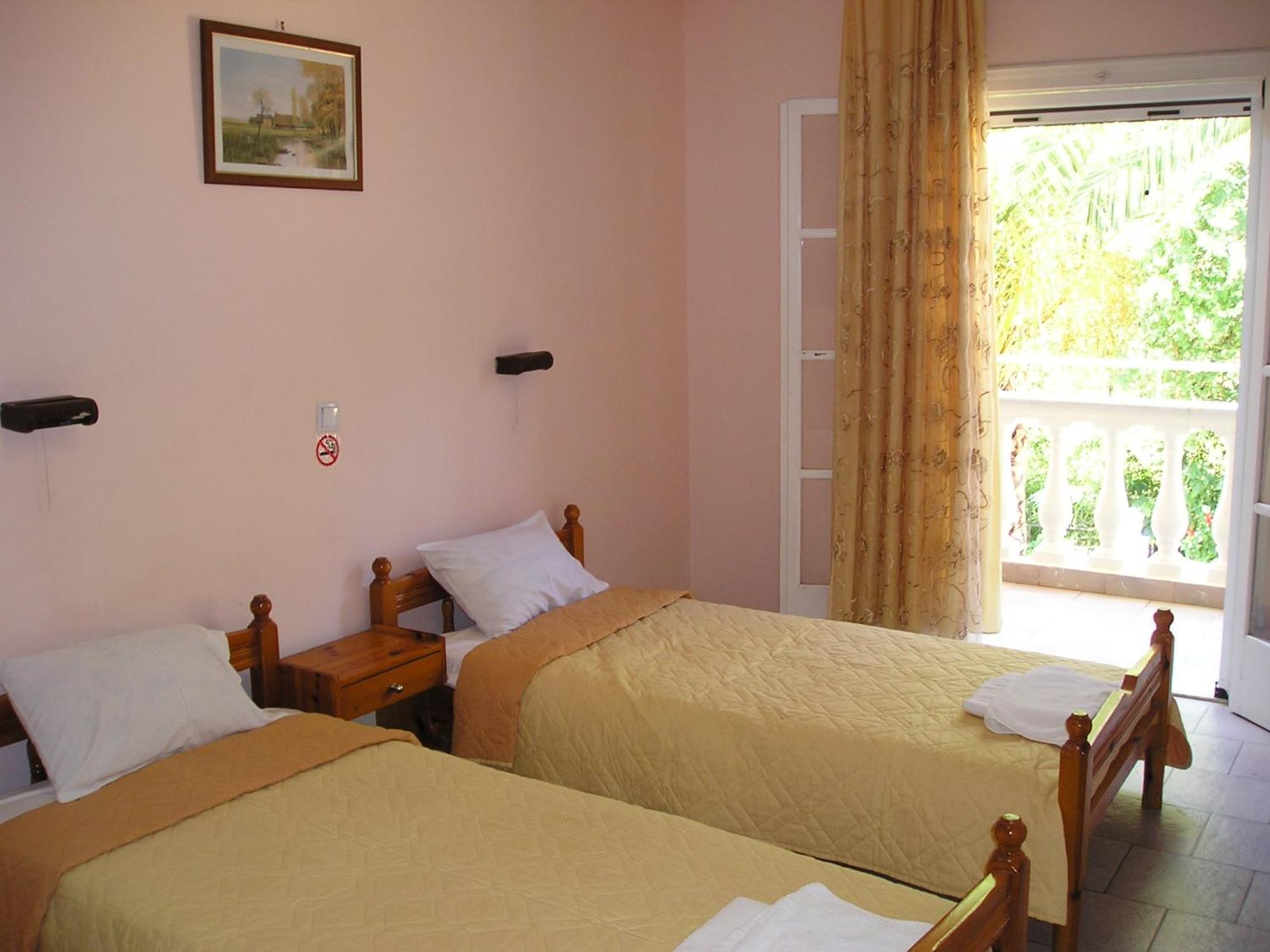 River Studios & Apartments Mesongi Room photo