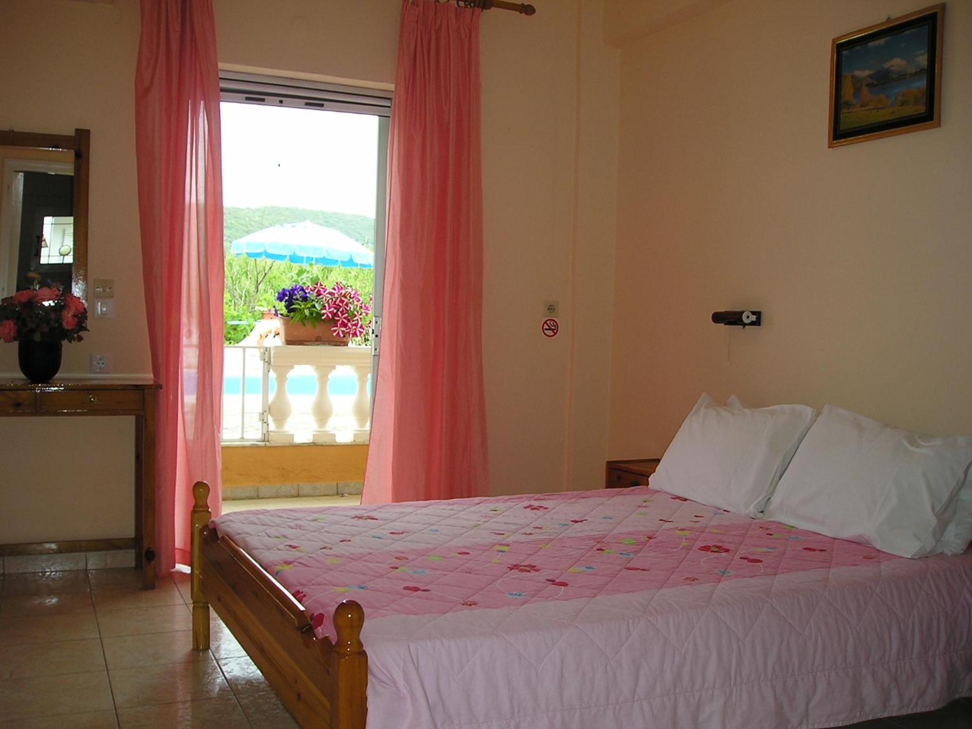 River Studios & Apartments Mesongi Room photo
